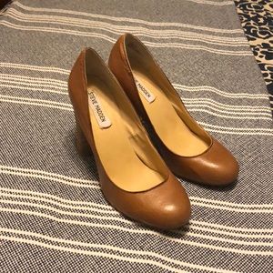 Steve Madden stacked camel heels